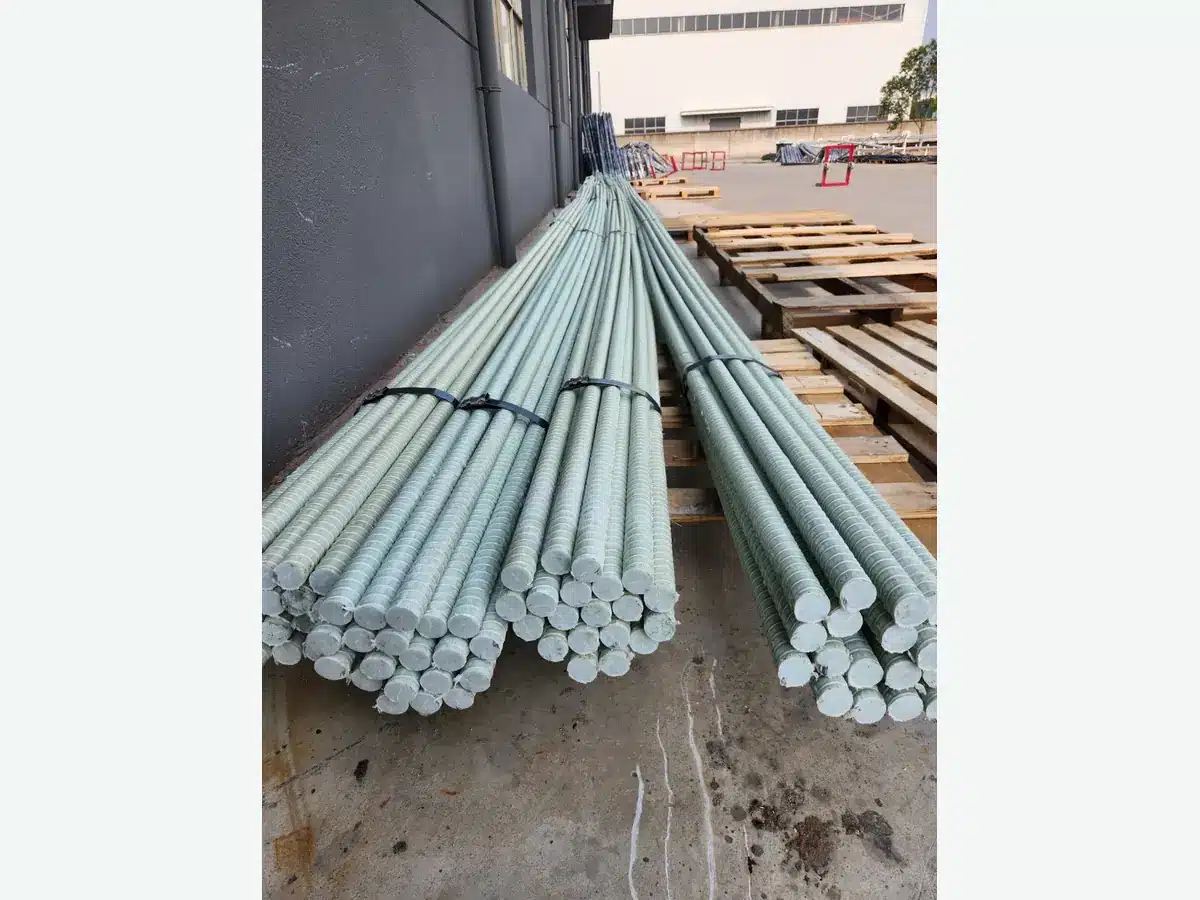 Light-colored fiber reinforced polymer rebar